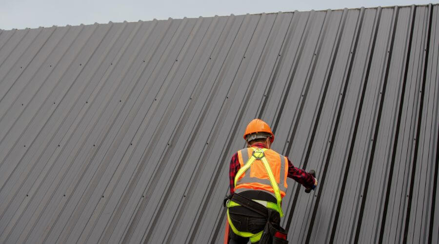 Professional metal roof installation services in Vendor, AR